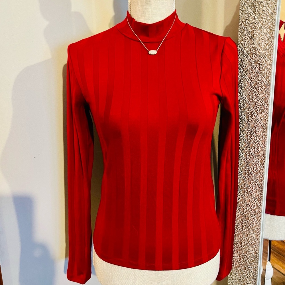 FOREVER 21 Vibrant Red Long Sleeved Ribbed Fitted Stretchy Preppy Top Size Small
